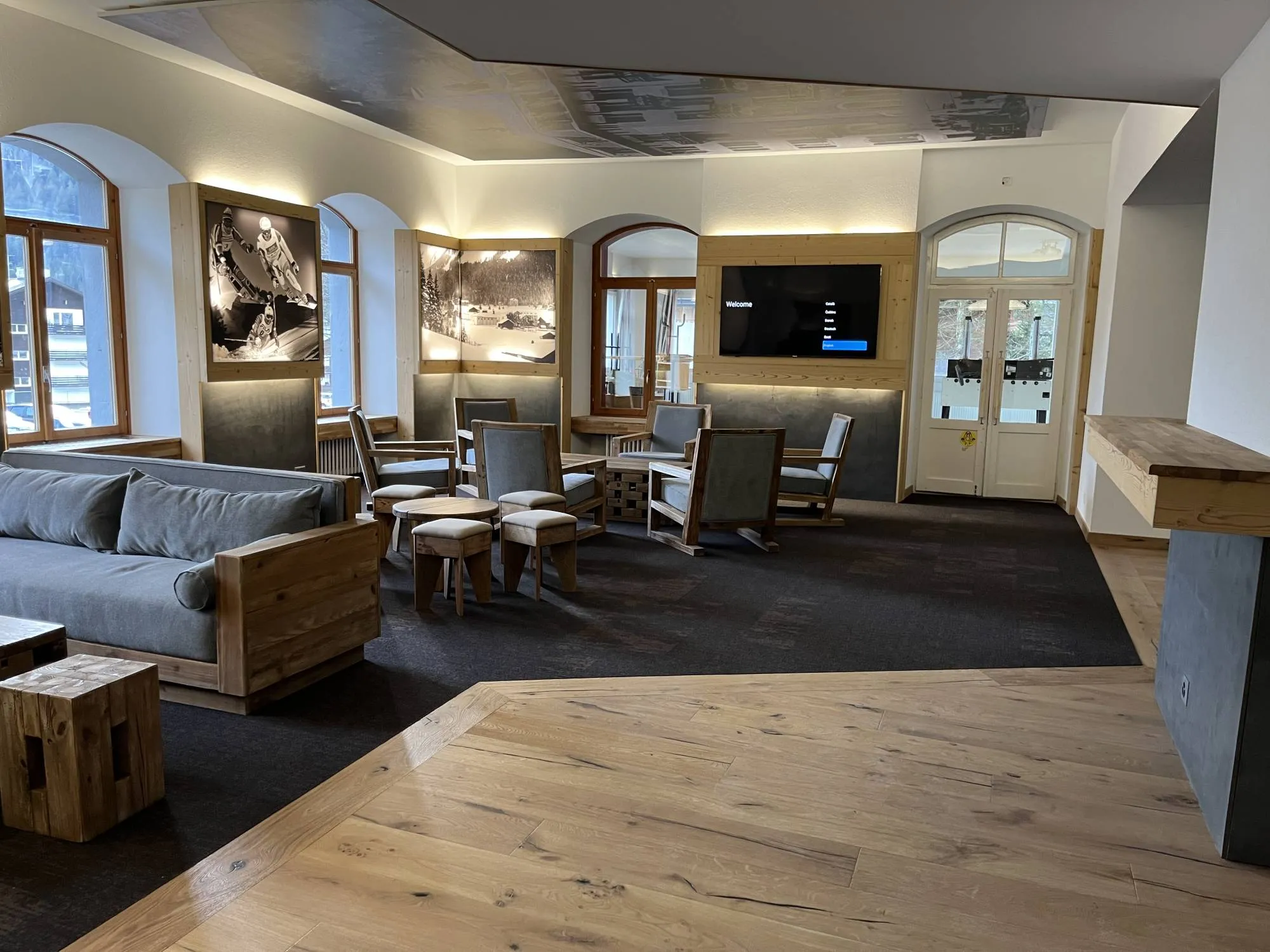 Salon / Bar