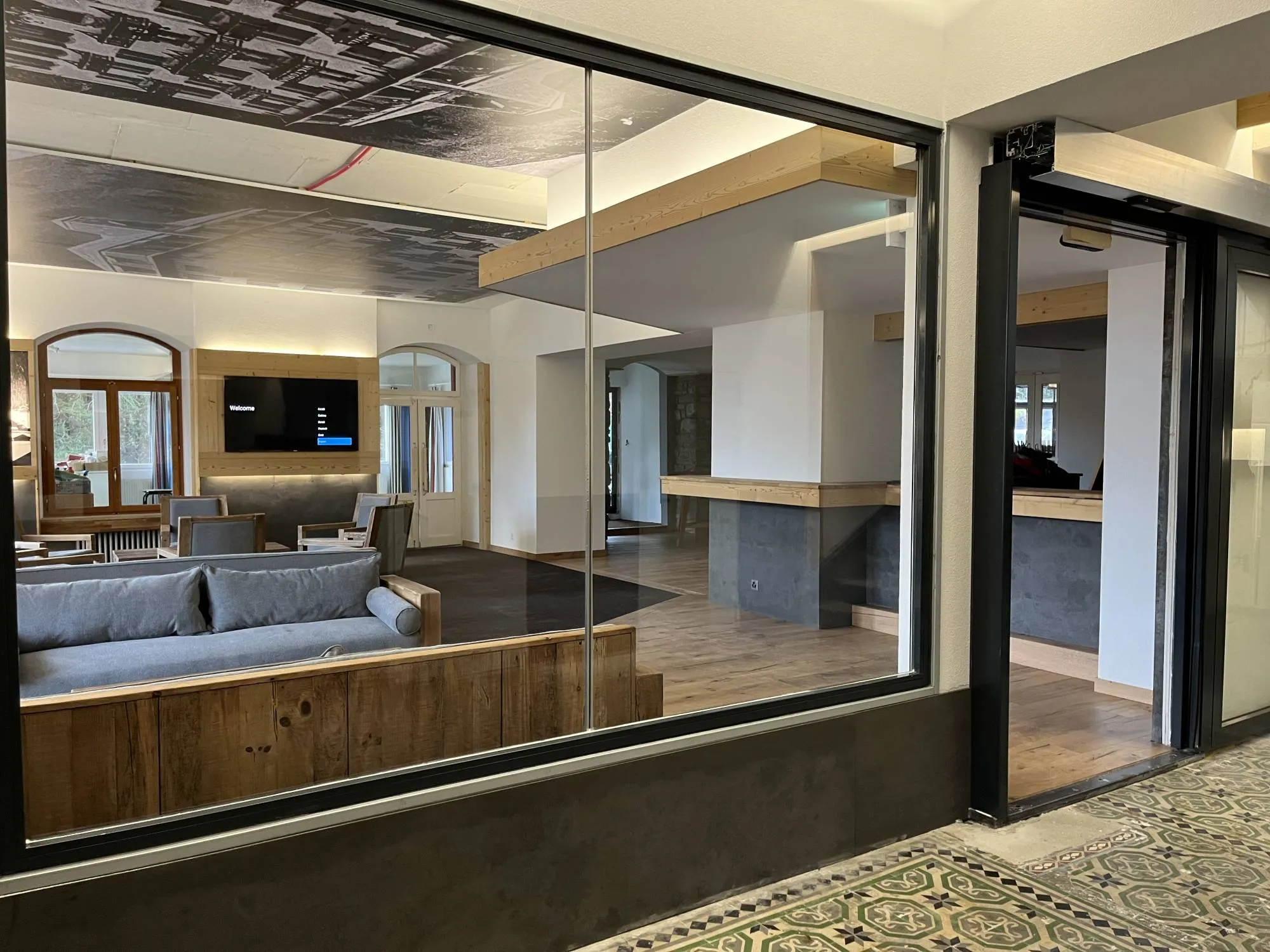 Salon / Bar